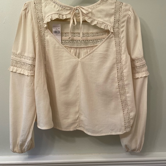 NWT AMERICAN EAGLE Ruffle Crochet Blouse Top Size Small - Picture 2 of 6